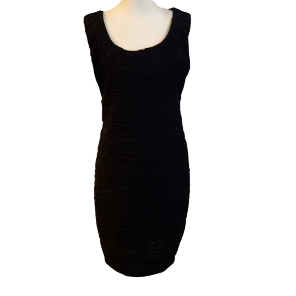 ROZ & ALI Little black dress. Size 10. Body hugging.